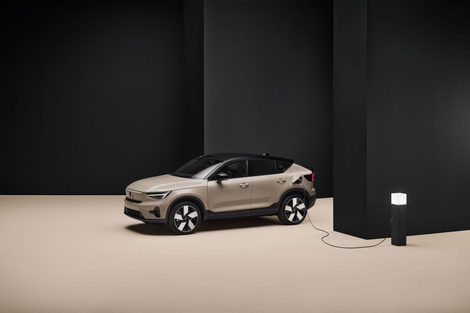 Volvo Cars améliore les véhicules entièrement électriques et hybrides et simplifie les noms de modèles