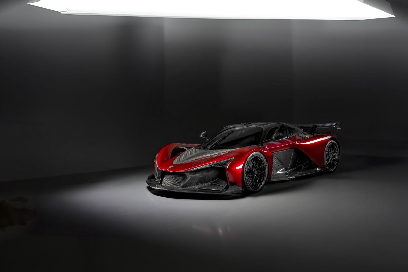 Zenvo Automotive et BINGO SPORTS présentent les Aurora Agil et Tur pour la première fois au Japon