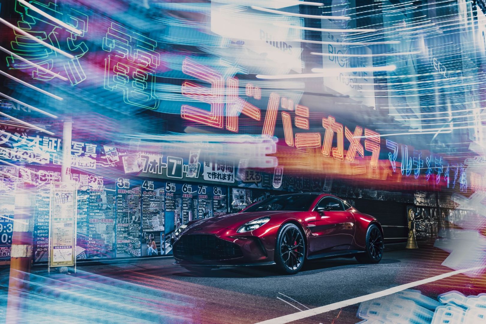 Aston Martin ouvre un showroom emblématique dans l'hôtel de luxe international The Peninsula Tokyo