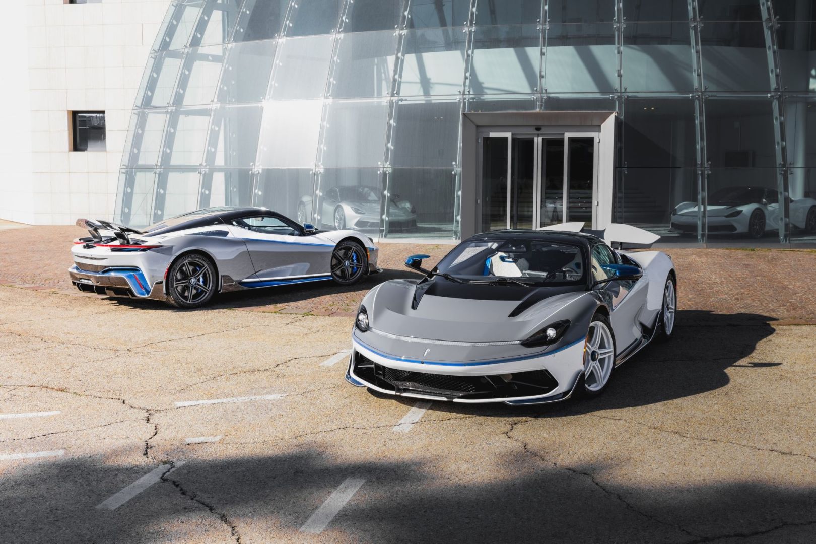 Automobili Pininfarina crée des hypercars jumelles sur mesure : Reversario et Anniversario