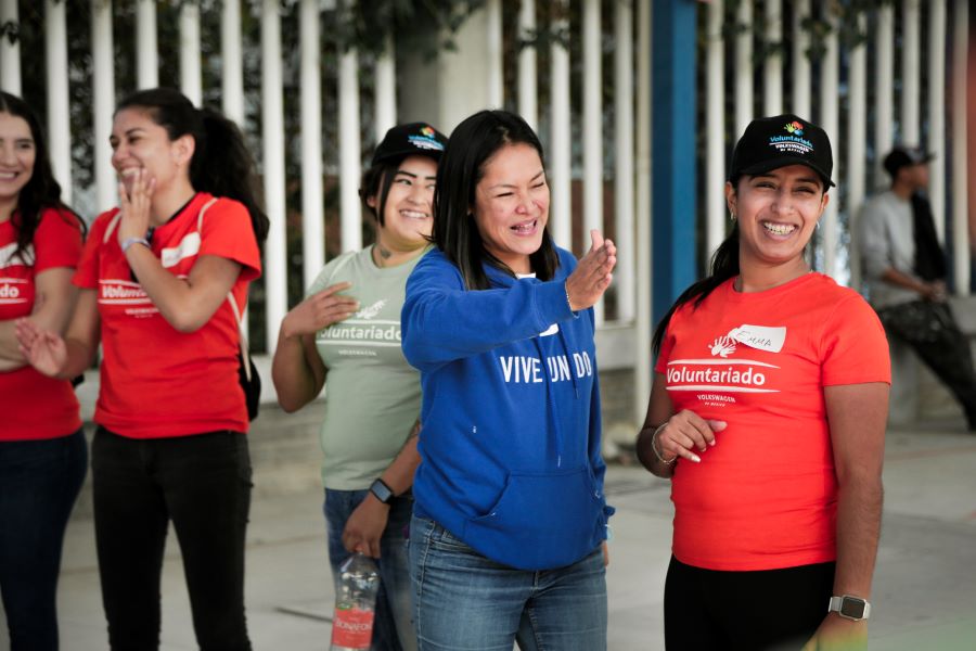 Des bénévoles d'entreprise promeuvent l'éducation des enfants