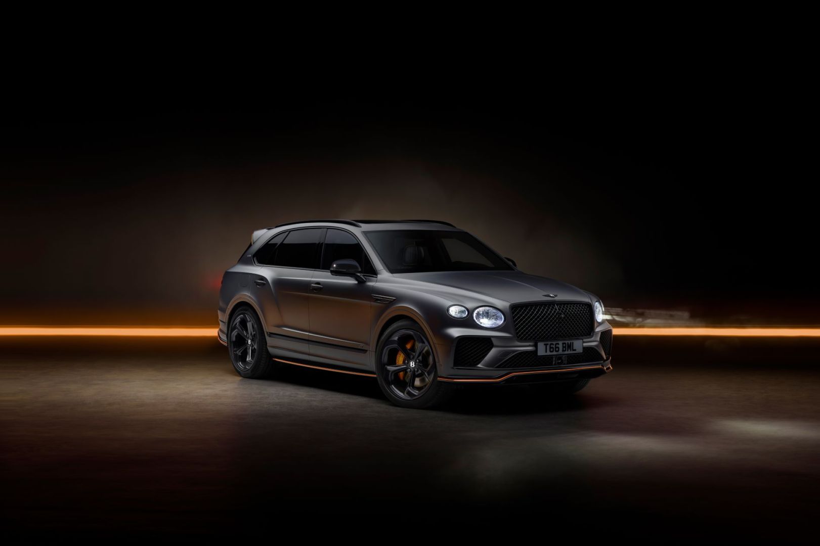 Les ailes noires de la Bentley identifient la S Black Edition comme le côté le plus sombre du Bentayga