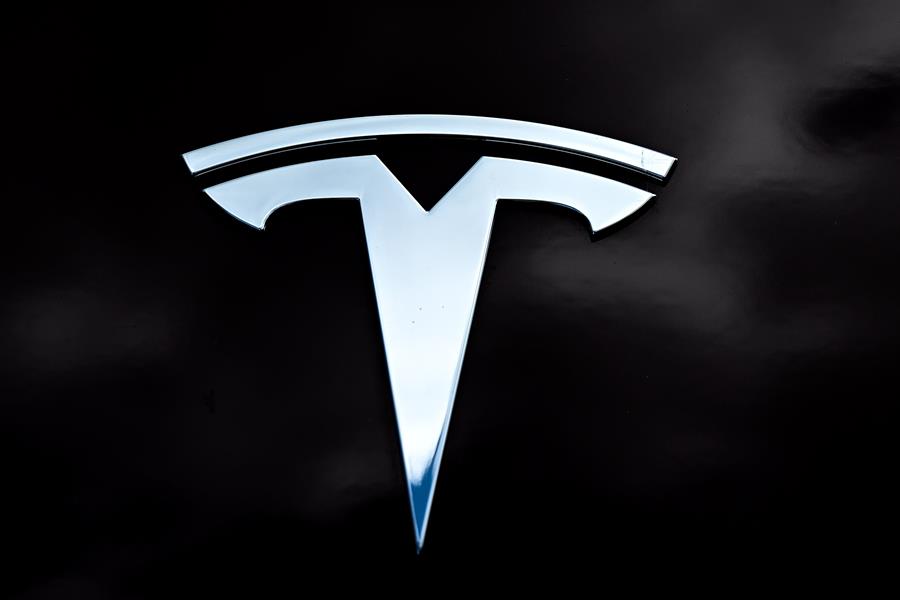 Tesla accepte de régler le procès avec la famille du conducteur tué dans un accident aux États-Unis