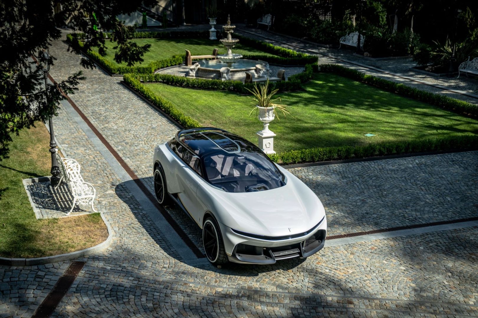 Automobili Pininfarina PURA Vision fait ses débuts européens au Concorso d'Eleganza Villa d'Este 2024