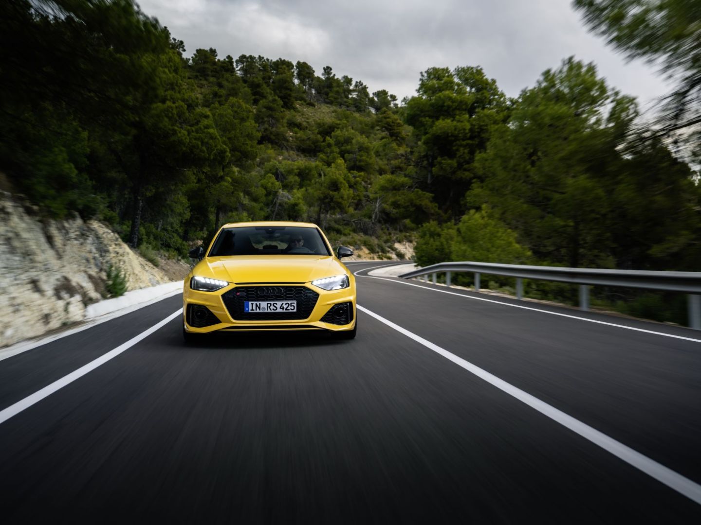Hautes performances au quotidien et sur piste : l'Audi RS 4 Avant édition 25 ans