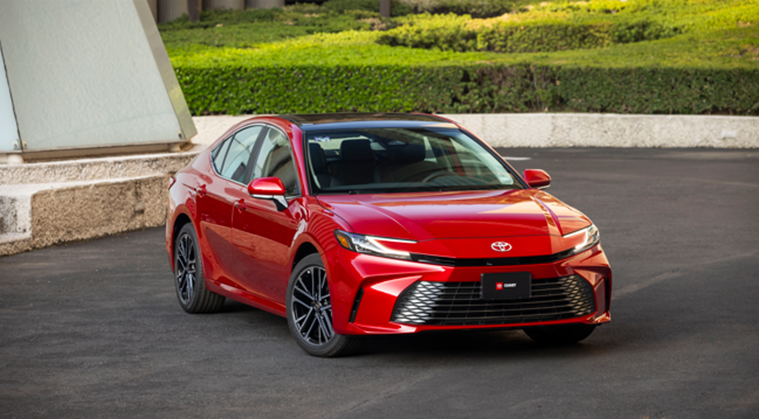 La Toyota Camry 2025 arrive entièrement renouvelée