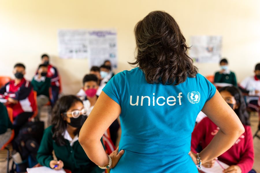 Une éducation plus grande et de meilleure qualité en sciences, technologies, ingénierie et mathématiques pour 26 000 filles