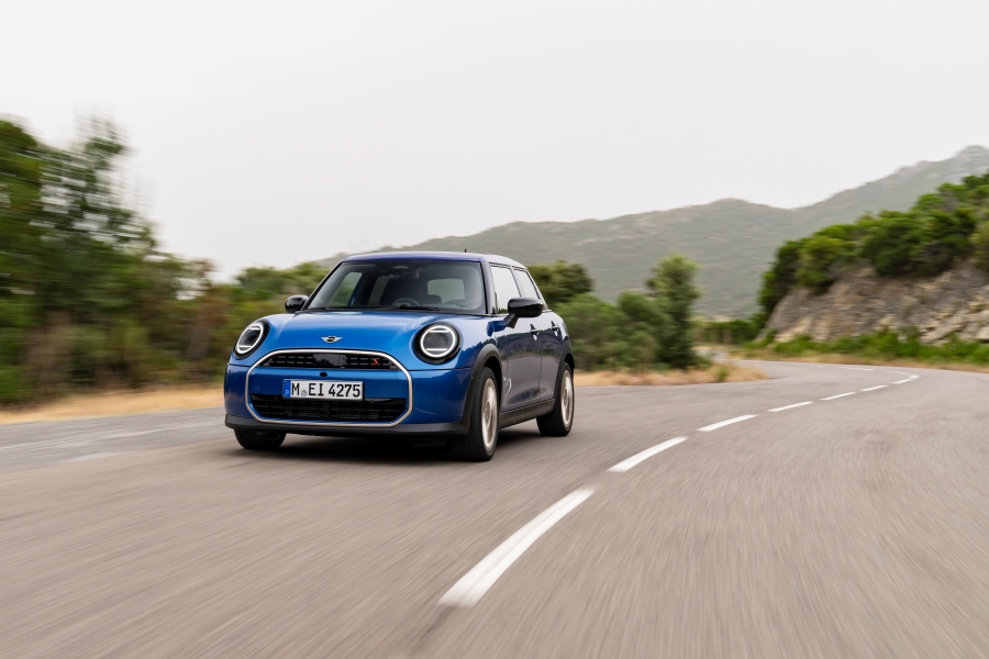 La nouvelle MINI Cooper S 5 portes : plus d'espace et beaucoup de plaisir au volant