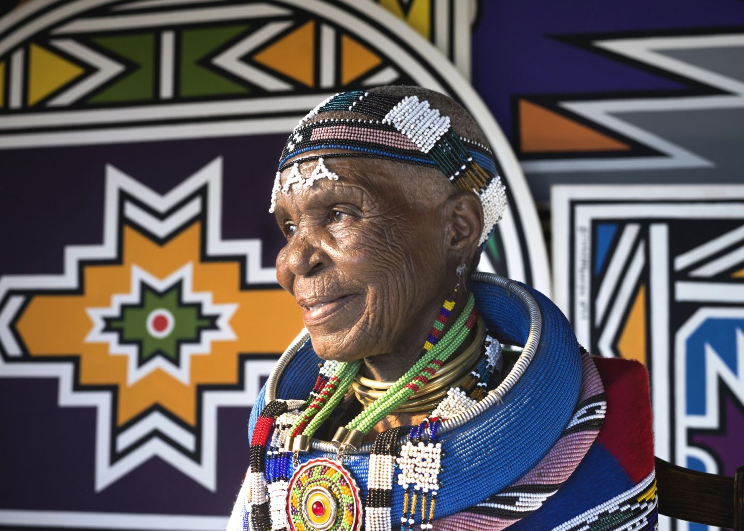 BMW rend hommage à Esther Mahlangu en tant que partenaire officiel de la Frieze London 2024