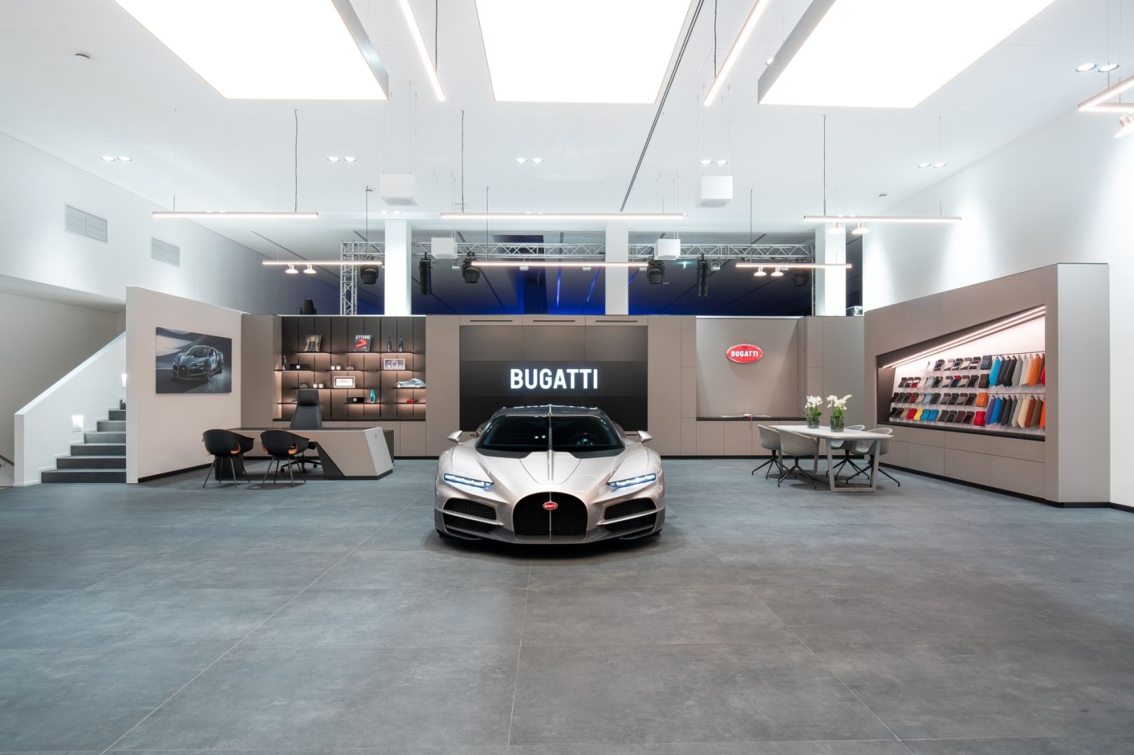 Bugatti renforce sa présence sur le marché européen avec des showrooms à Munich et Vienne qui célèbrent une nouvelle ère