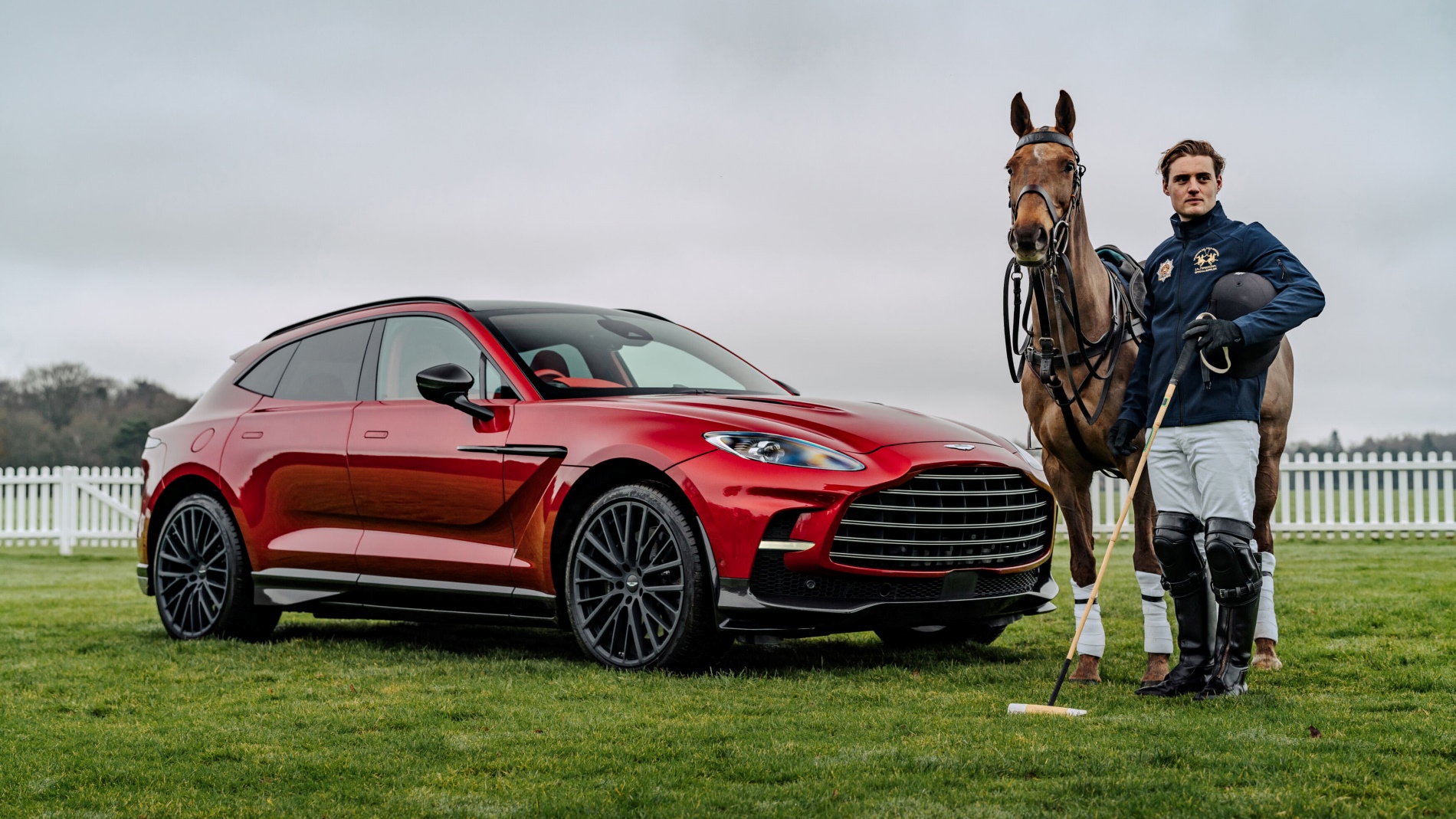 Aston Martin entre dans le cercle d'élite du poteau en tant que partenaire officiel du Guards Polo Club pour 2025