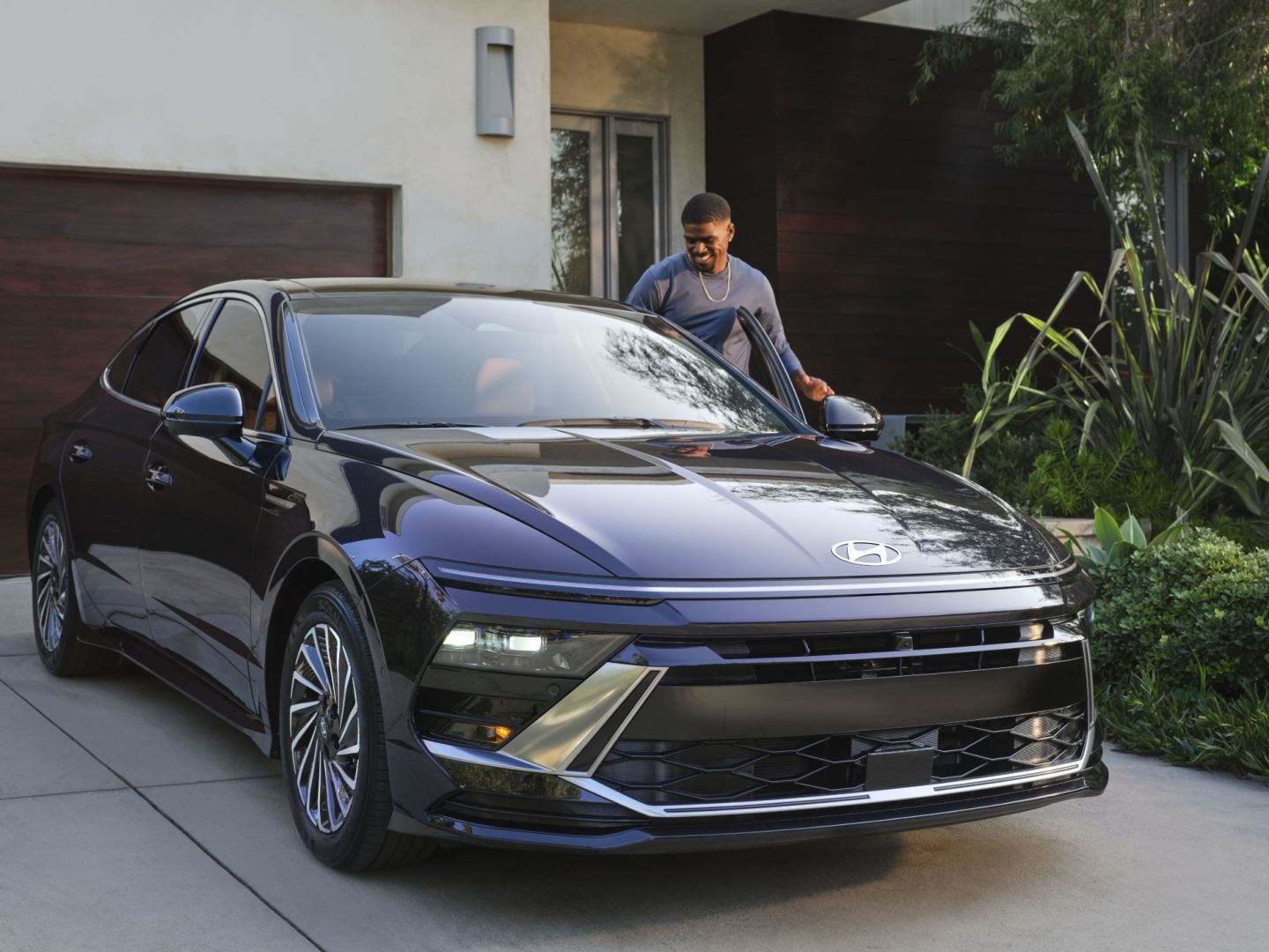 Hyundai défend le plaisir de conduire dans la campagne "Play for the Car" avec la Sonata Hybrid 2025