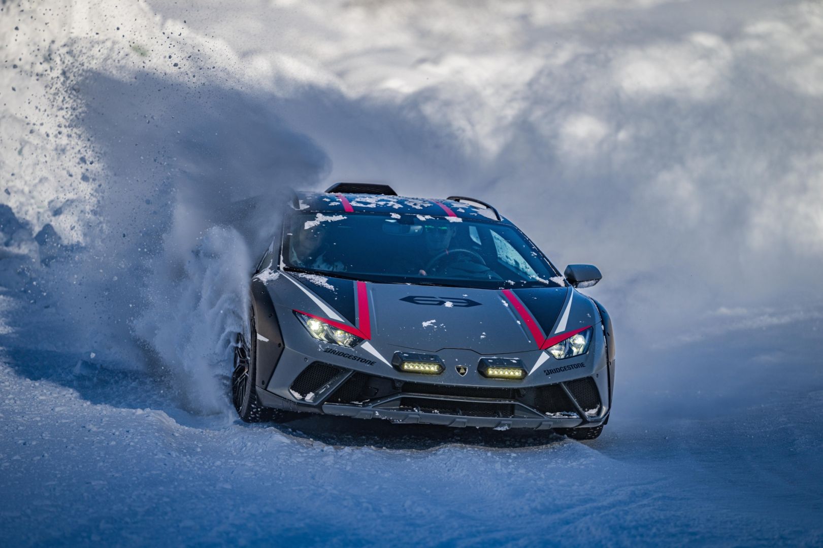 Lamborghini Academia Neve célèbre dix ans d'émotions et d'avantages à la lumière