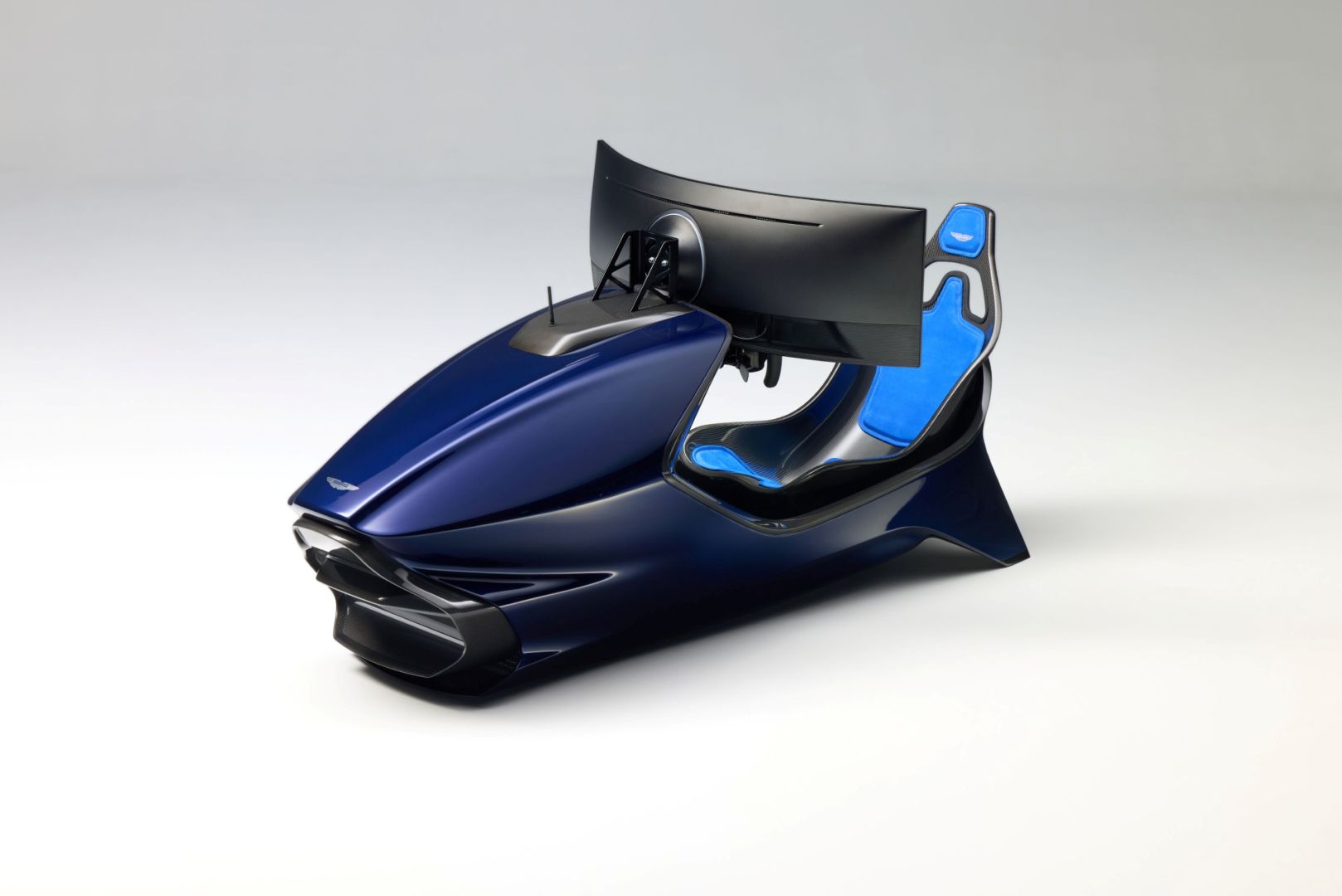 Aston Martin et Curv Racing Simulators révèlent le nouvel AMR-C01-R