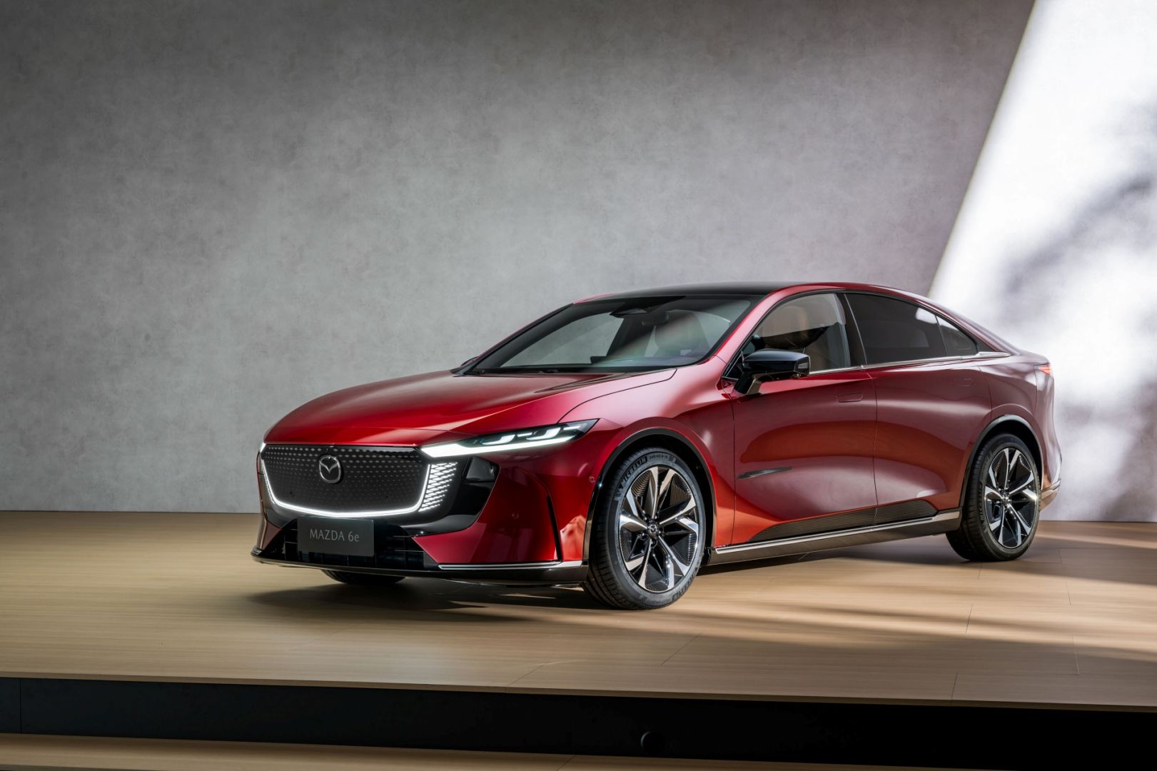 La nouvelle Mazda6e: où l'élégance se lie à l'électrification