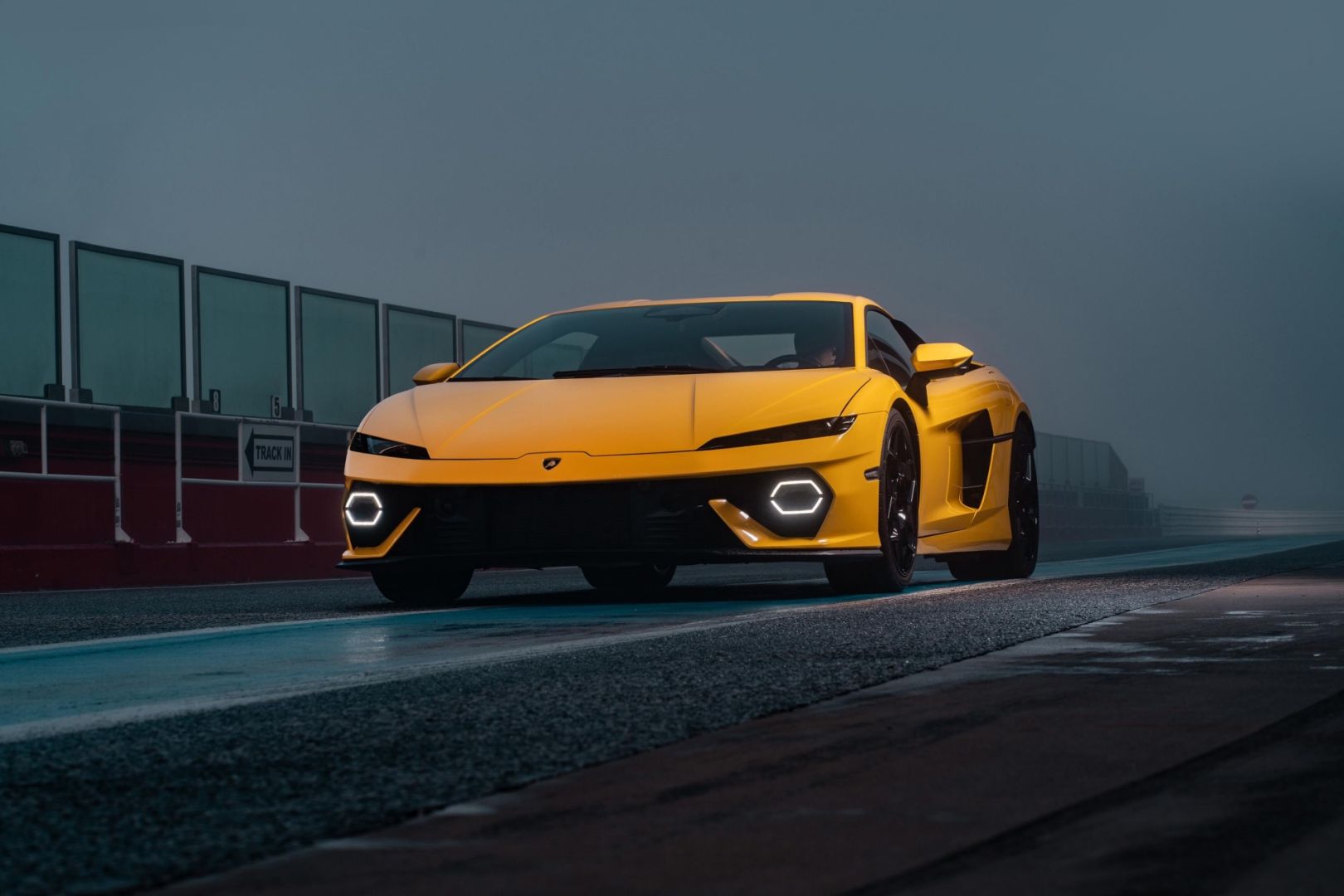 Andrea Caldarelli prend la nouvelle Lamborghini Temerario à la limite