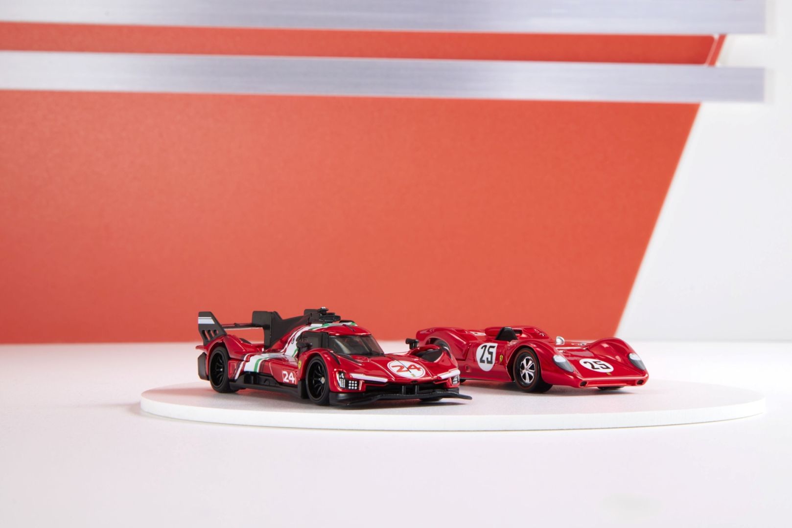 Hot Wheels lance le garage de rêve final de Ferrari à l'échelle 1:64