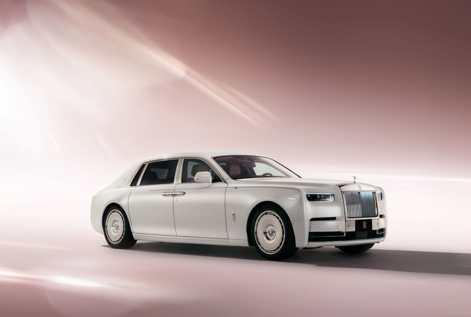 Rolls-Royce présente une fleur de cerise fantôme: un hommage personnel à la beauté de la transaction