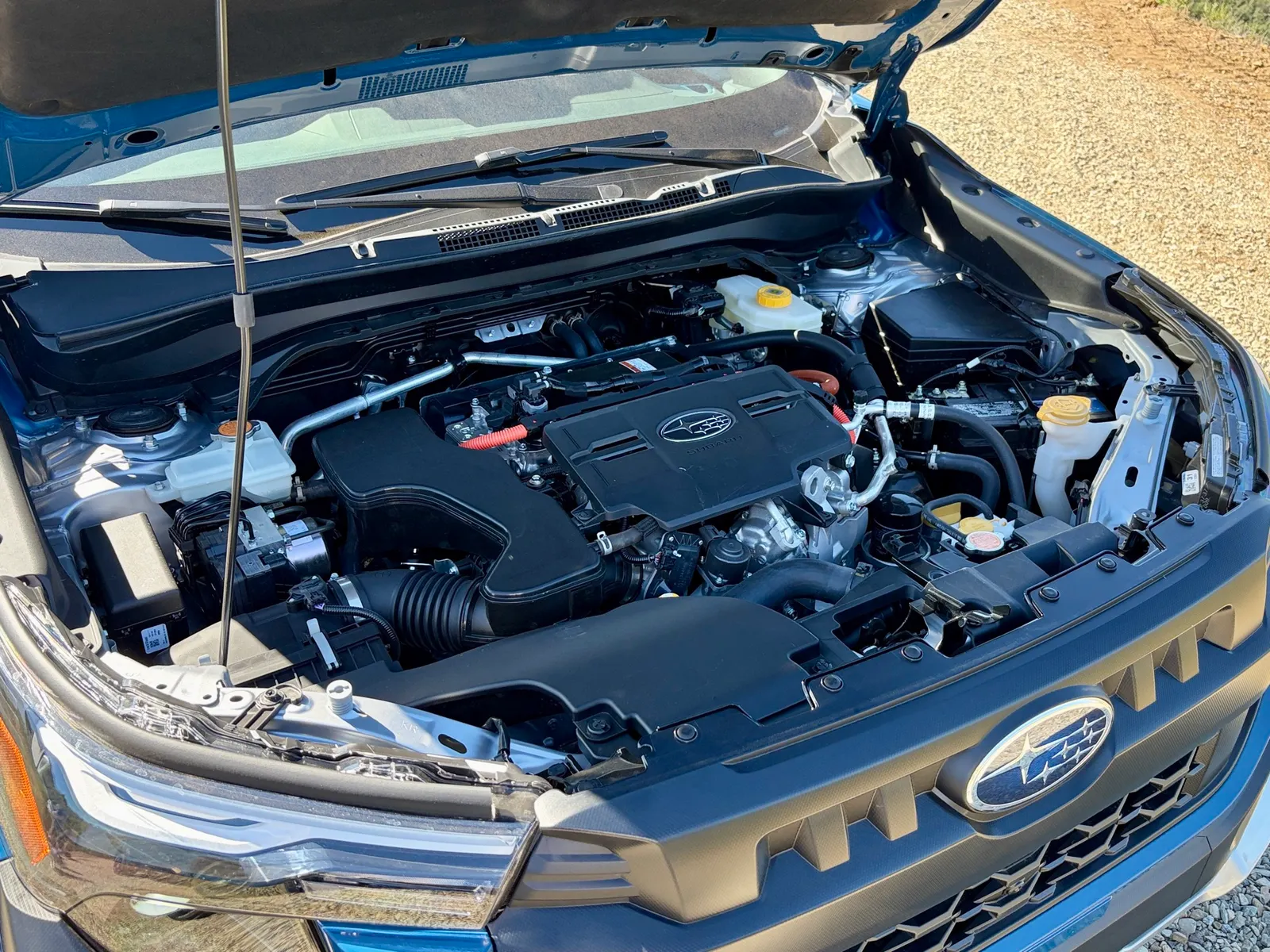 Sous le capot de la Subaru Forester Wilderness 2027, sous un soleil radieux.