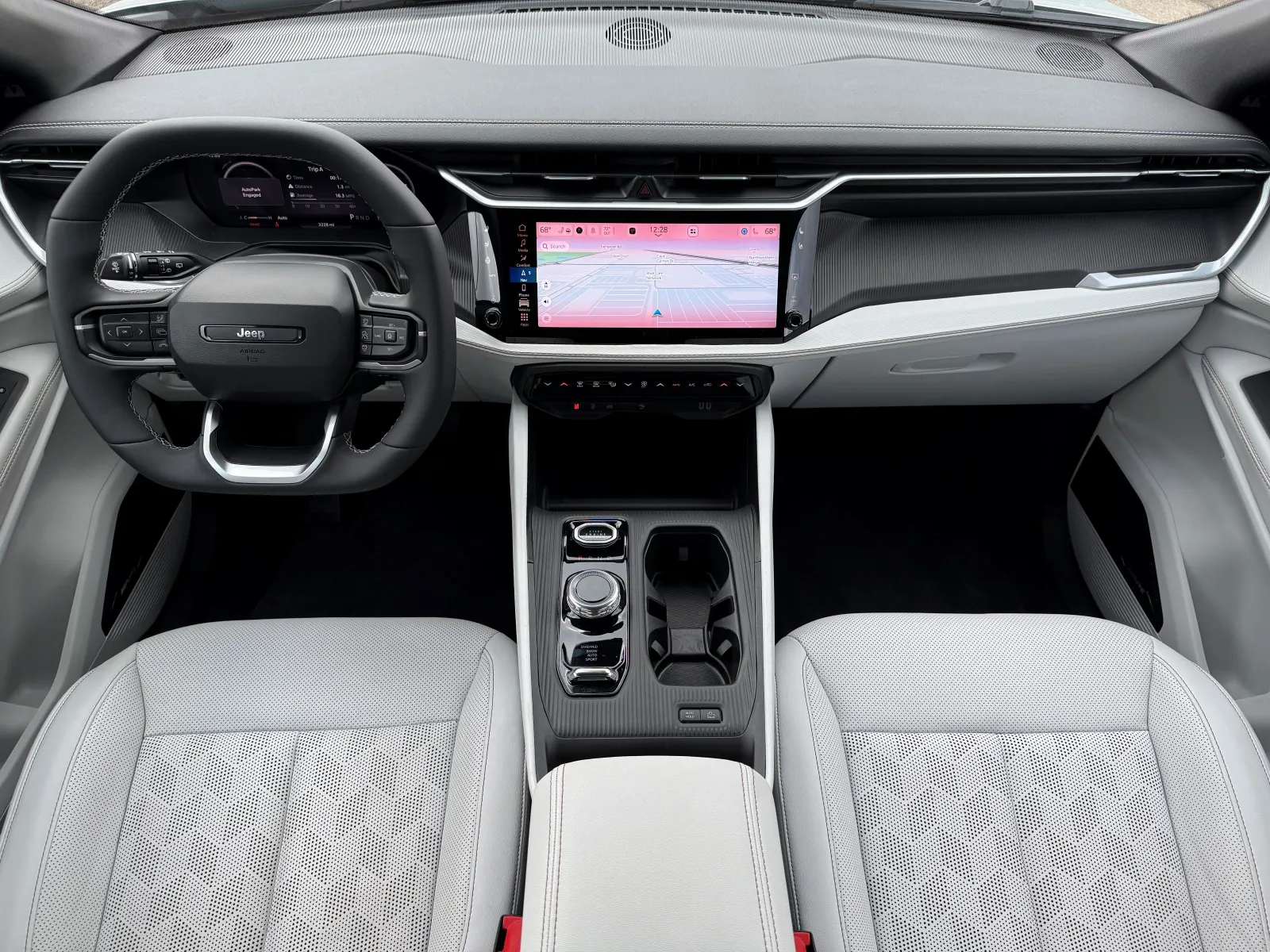 Un aperçu intérieur du Jeep Cherokee Overland 2026.