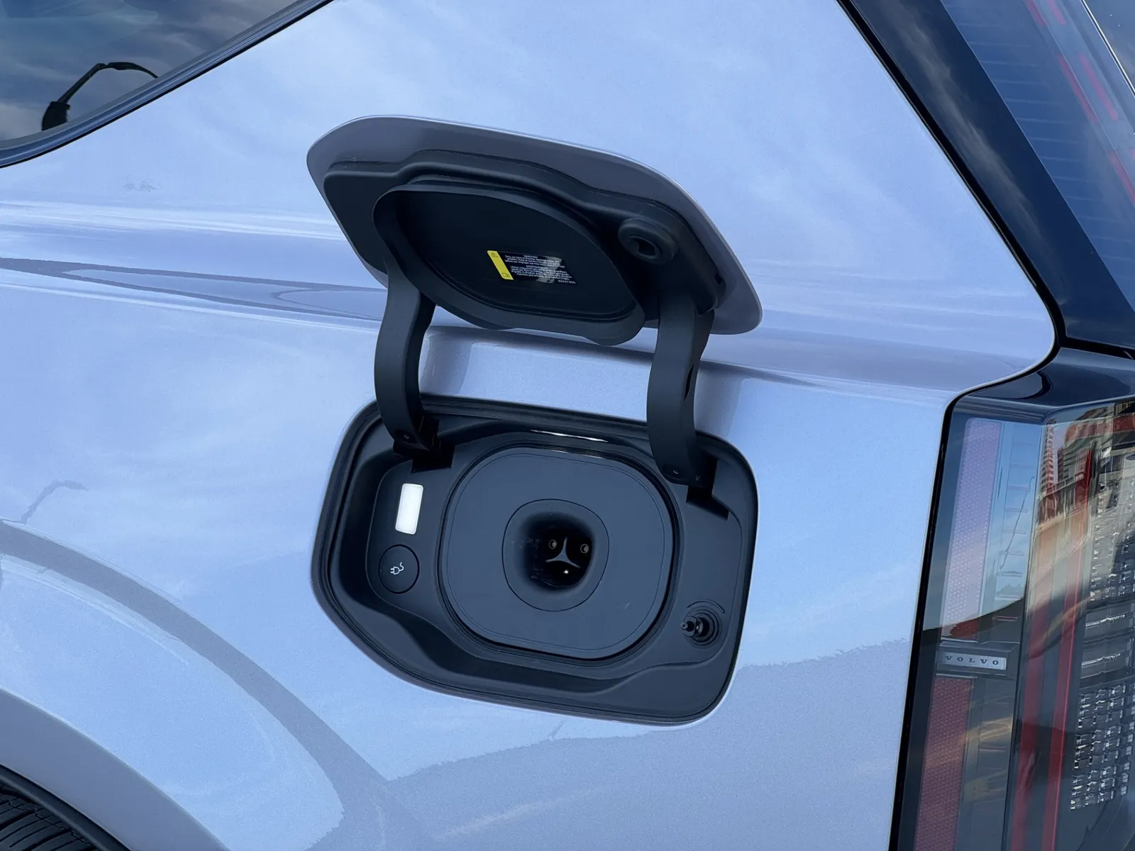 Prise de recharge Volvo EX60