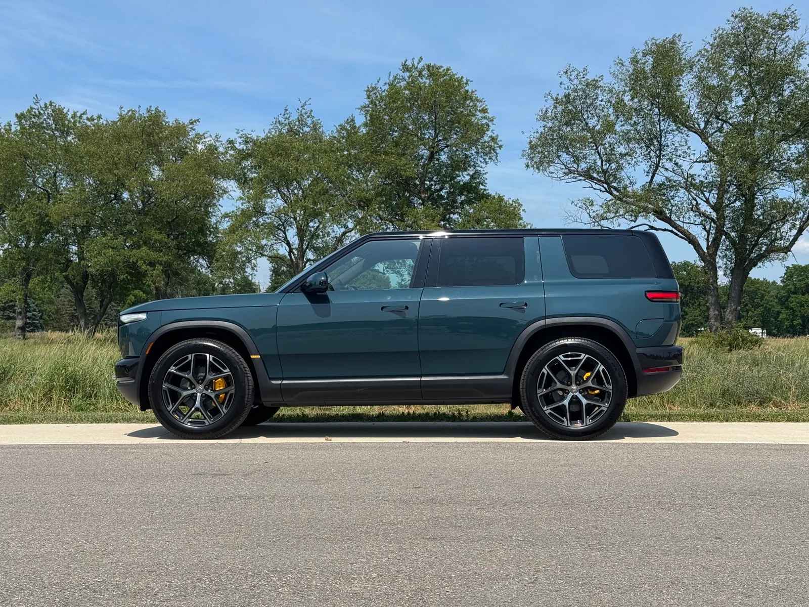 Performances Rivian R2 2027 avec pack de lancement